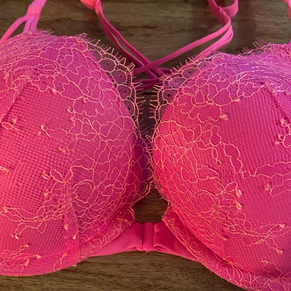 Victoria’s Secret very sexy pink lace push up bra front closure - Picture 2 of 5